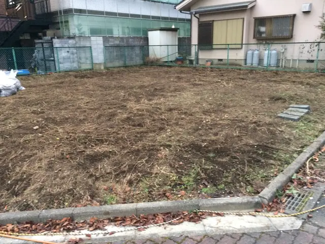 広範囲の面倒な草刈りお任せください！防草シートの施工も承ります♪サービスの画像