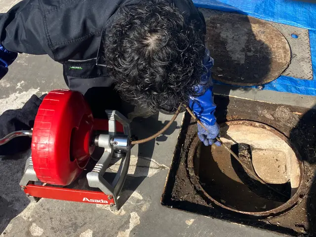 作業者は建築物排水管清掃技士資格所有者だから任せて安心！【作業外注一切なし】サービスの画像