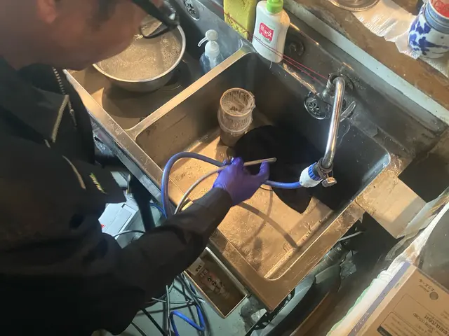 作業者は建築物排水管清掃技士資格所有者だから任せて安心！【作業外注一切なし】サービスの画像