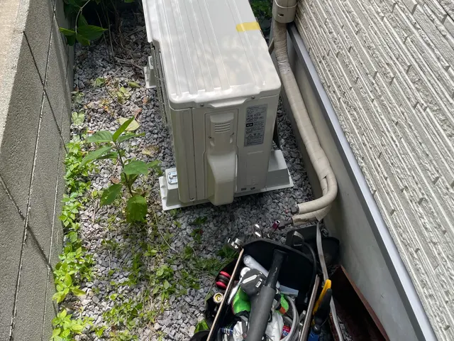 古いエアコン取り外し、回収致します！サービスの画像