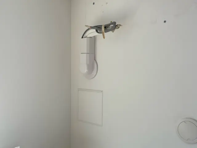 古いエアコン取り外し、回収致します！サービスの画像