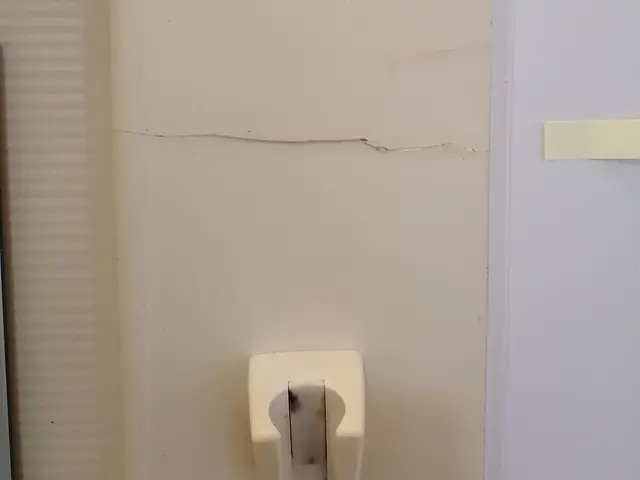 即日対応可、31日以降まだ空枠あり！補修専門店☆床・壁・扉、サッシの補修はお任せサービスの画像