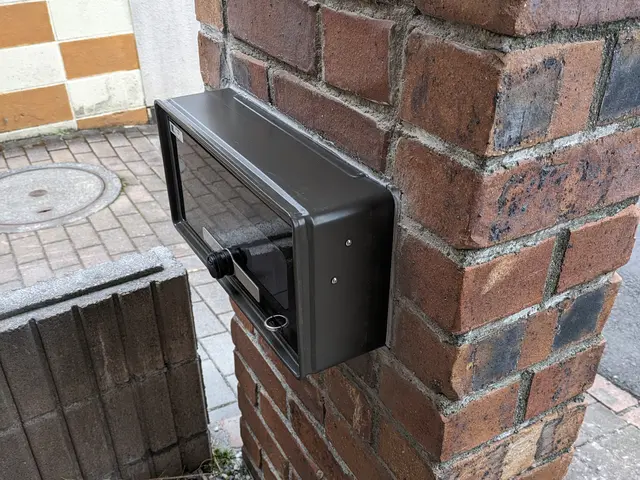 埋め込みポストの交換★外注なし！外壁研磨調整★しっかりコーキングいたします！サービスの画像