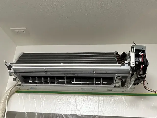 壁掛けエアコン 分解洗浄で綺麗な空気を★  損害保険加入★消臭･抗菌コート無料★サービスの画像