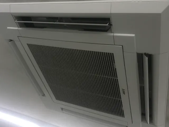 ☆天井埋込エアコン☆サービスの画像