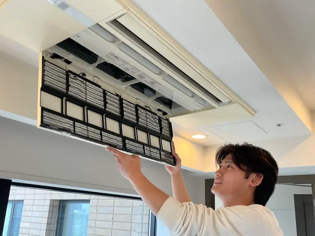 マンションについてる天井エアコン　　　　　分解クリーニング　業務用も出来ます。サービスの画像