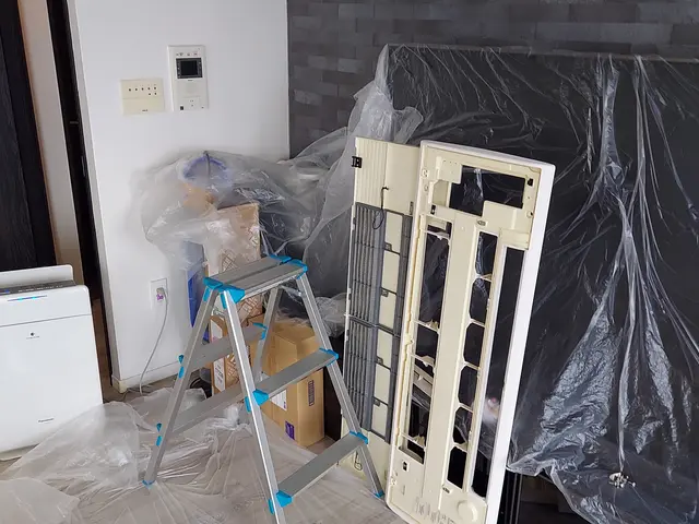 マンションについてる天井エアコン　　　　　分解クリーニング　業務用も出来ます。サービスの画像