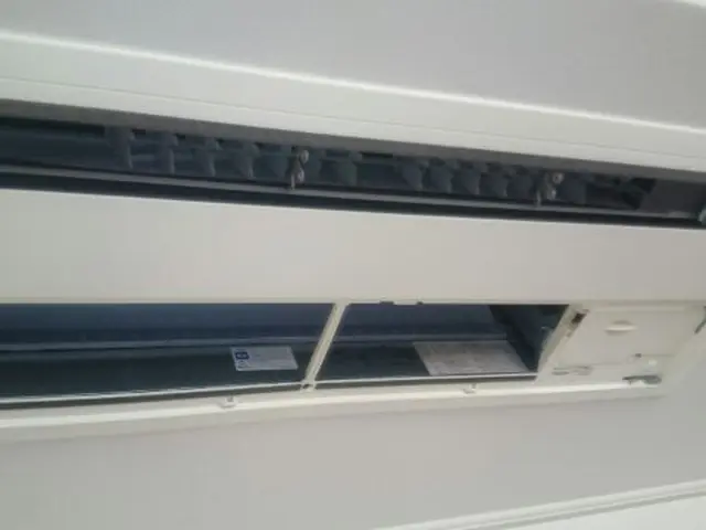 マンションについてる天井エアコン　　　　　分解クリーニング　業務用も出来ます。サービスの画像