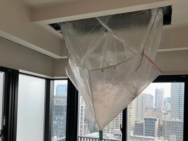 マンションについてる天井エアコン　　　　　分解クリーニング　業務用も出来ます。サービスの画像