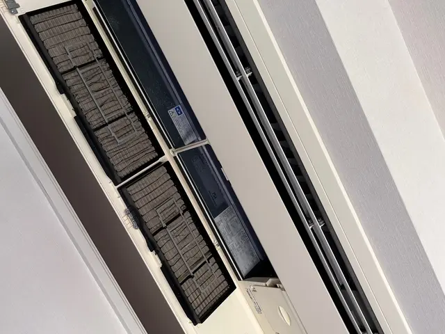 マンションについてる天井エアコン　　　　　分解クリーニング　業務用も出来ます。サービスの画像