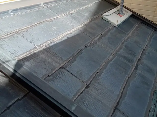 お屋根のカビ・汚れ・めくれが気になったら当社まで！サービスの画像