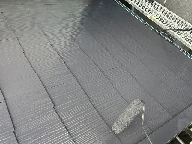 お屋根のカビ・汚れ・めくれが気になったら当社まで！サービスの画像