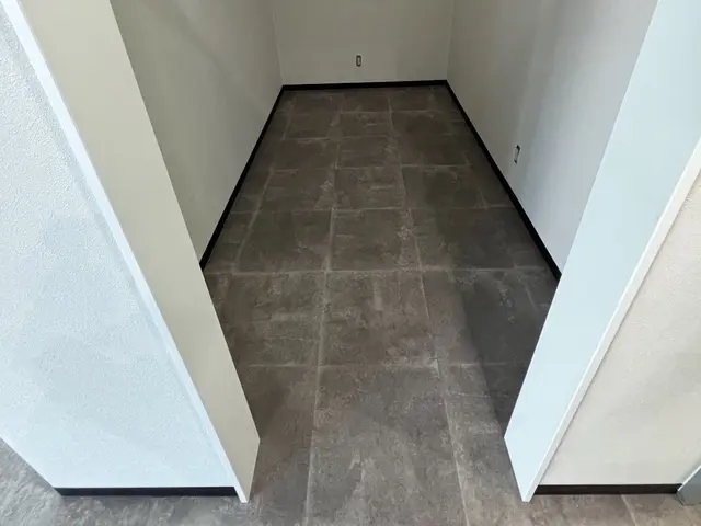 種類が豊富なフロアタイルでお部屋をオシャレに！！サービスの画像