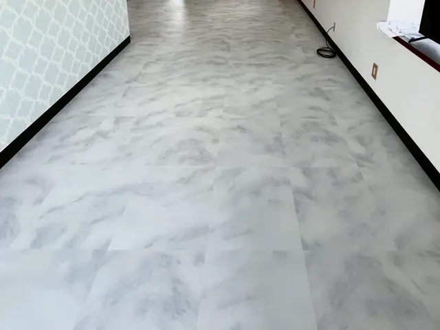 種類が豊富なフロアタイルでお部屋をオシャレに！！サービスの画像