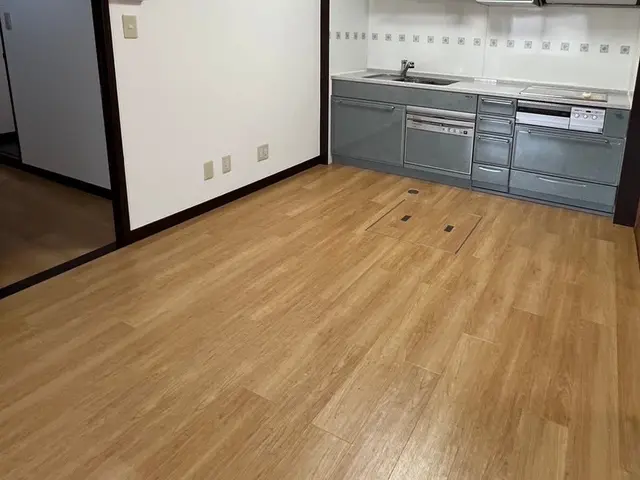 種類が豊富なフロアタイルでお部屋をオシャレに！！サービスの画像