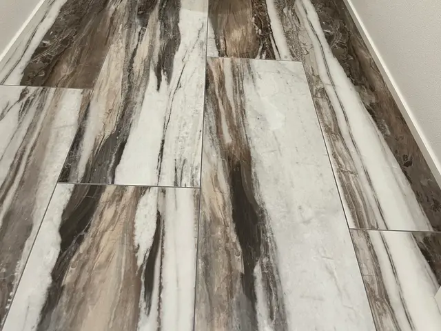 種類が豊富なフロアタイルでお部屋をオシャレに！！サービスの画像