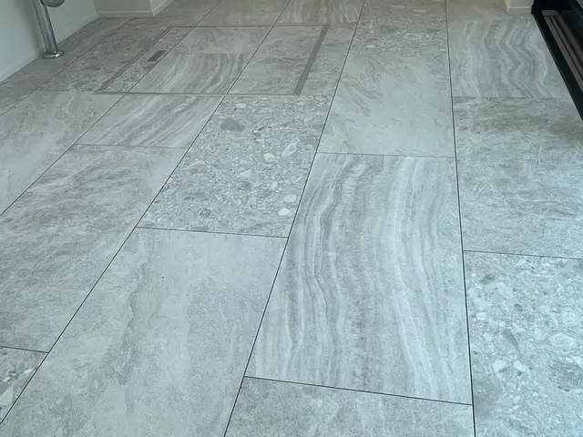 種類が豊富なフロアタイルでお部屋をオシャレに！！サービスの画像