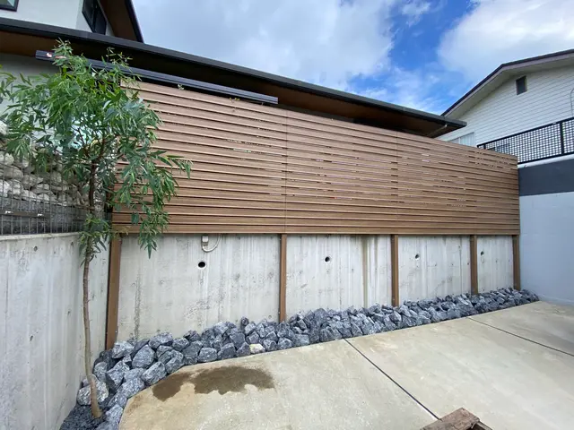 抜根、伐採、植込み、ロックガーデン、ドライガーデン、観葉植物鉢替、お安く請負ますサービスの画像