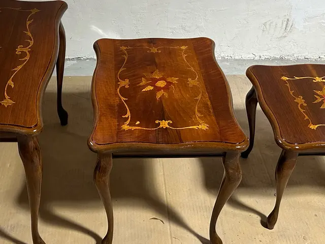 木の風合いを生かした木製家具・アンティーク家具の修理・塗装　本来の美しさへ修復！サービスの画像