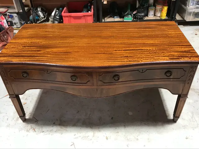 木の風合いを生かした木製家具・アンティーク家具の修理・塗装　本来の美しさへ修復！サービスの画像