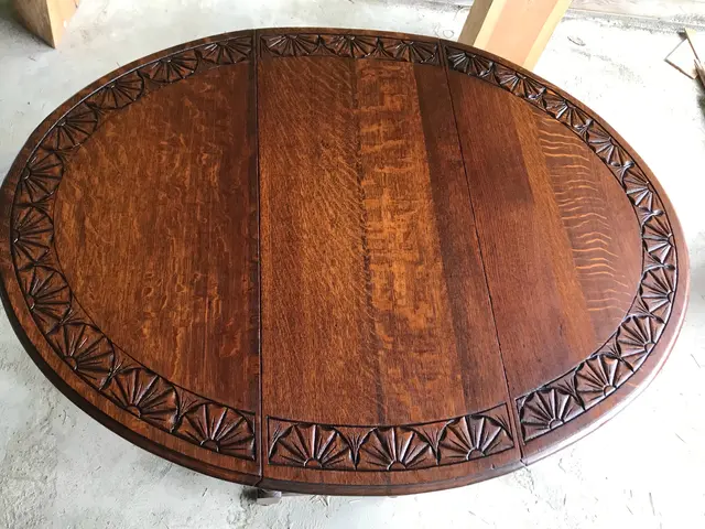 木の風合いを生かした木製家具・アンティーク家具の修理・塗装　本来の美しさへ修復！サービスの画像