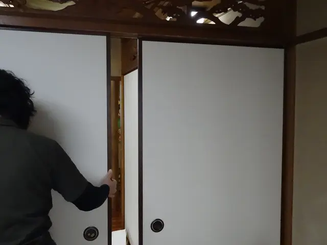 高級糸入り襖紙で貼替サービスの画像