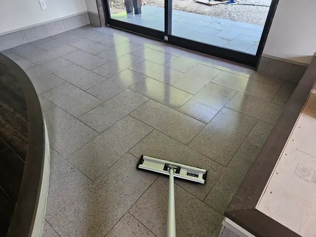 店舗や施設経験有り◎夜間・早朝対応可能！玄関は〃顔〃です！定期的なクリーニングをサービスの画像