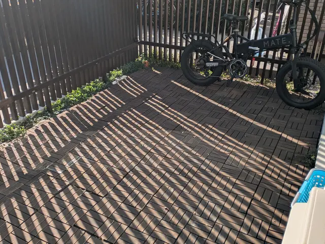 草を1つも残さず根から除去。サービスの画像