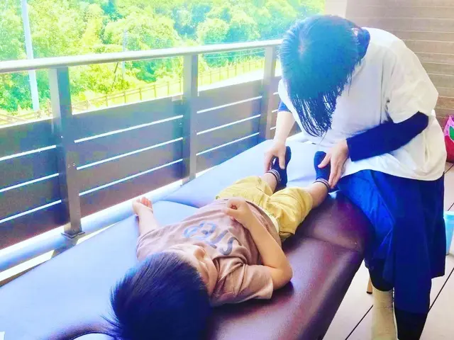 【女性限定・ママ歓迎】私が行きます！ベット片手にソフトなタッチで痛くない整体！サービスの画像