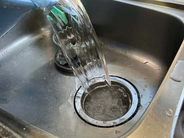 油、皮脂、石鹸カス、色んな汚れが気付かぬうちに…まずは排水管点検から！サービスの画像