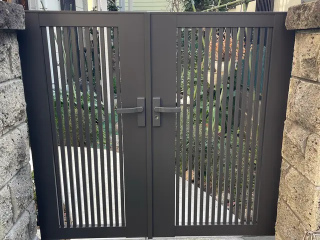 住宅の門扉施工サービスの画像