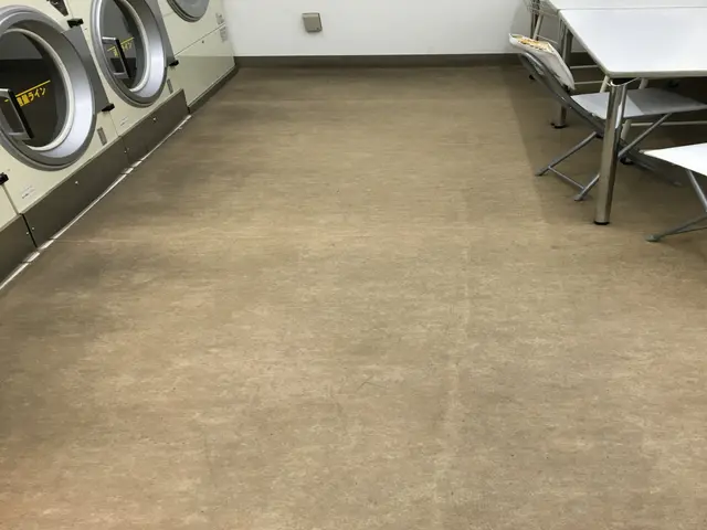 店舗床清掃ワックス掛け作業サービスの画像