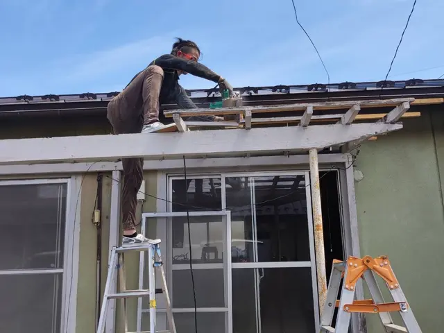 物置解体   エアコン外し回収込みの値段日程調整可能であればお値引！！サービスの画像