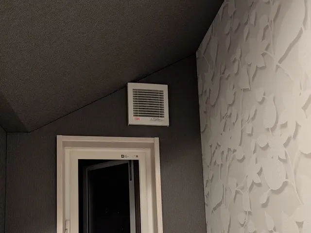 トイレの換気扇交換工事サービスの画像