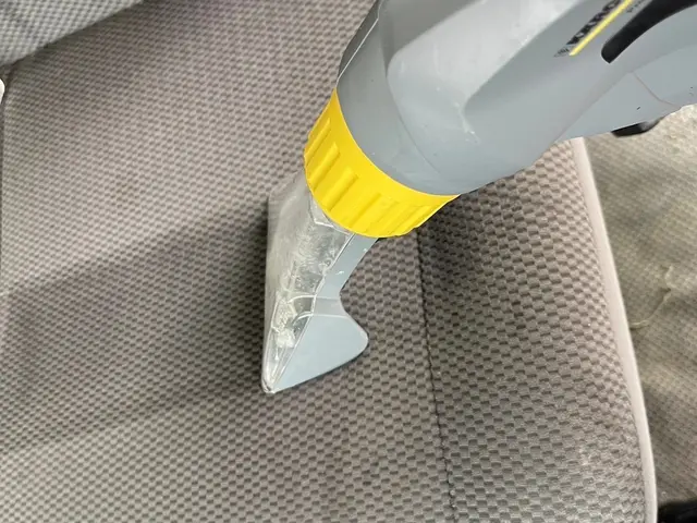 愛車の車内清掃☆洗浄・消臭効果　清掃のプロがお伺いいたしますサービスの画像