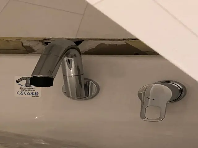 洗面化粧台蛇口交換サービスの画像