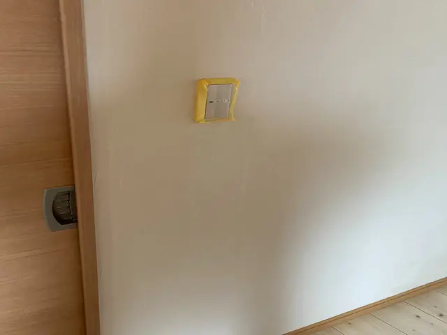 壁の穴・凹み補修、クロスの塗り替えサービスの画像