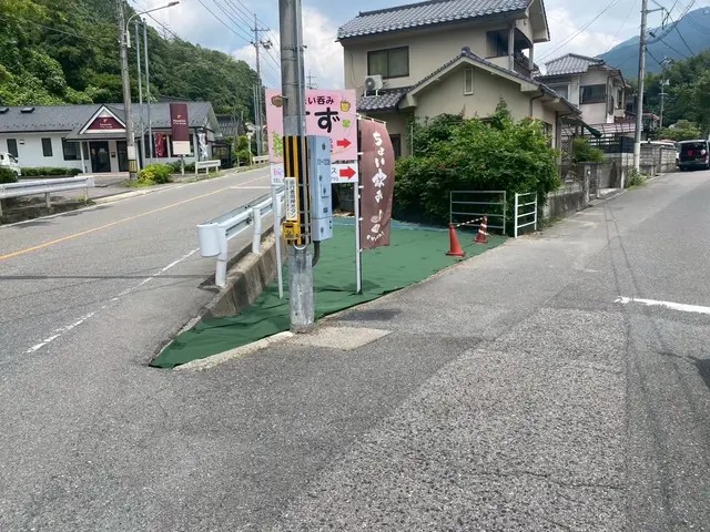 真夏で生い茂った草をしっかり刈ります！処分までお任せ！サービスの画像