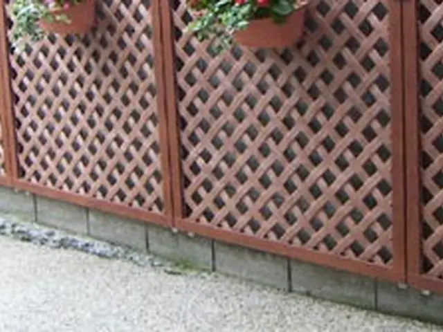 目隠しフェンス、手すりの取り付け、ラティスなどサービスの画像