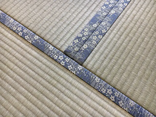 【創業124年】隙間や凹みも丁寧に手当ていたします。縁なし畳もお任せ下さい。サービスの画像