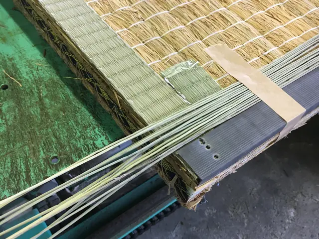 【創業124年】隙間や凹みも丁寧に手当ていたします。縁なし畳もお任せ下さい。サービスの画像