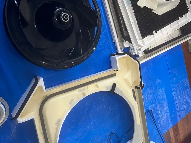 ダイキン、三菱4方向業務用エアコンクリーニングサービスの画像