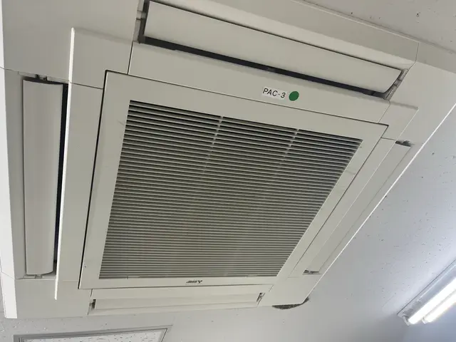 【ダイキン・三菱専門天井埋込エアコン洗浄】徹底クリーニング、明瞭会計で安心サービスの画像