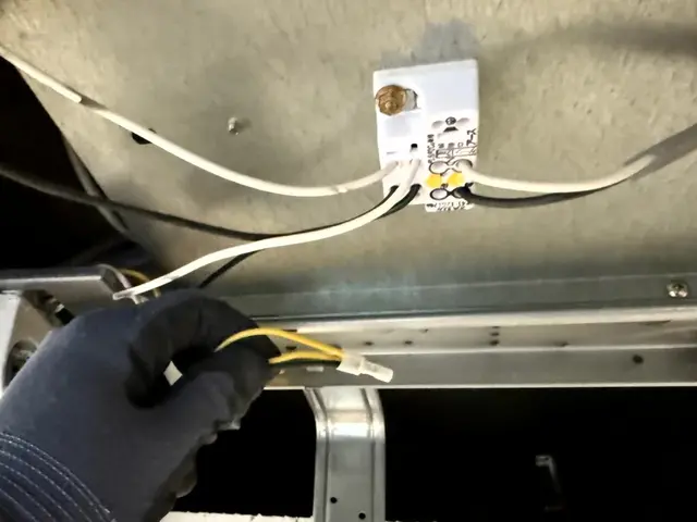 蛍光灯は2027年で生産終了！！電気工事のプロが丁寧施工！サービスの画像