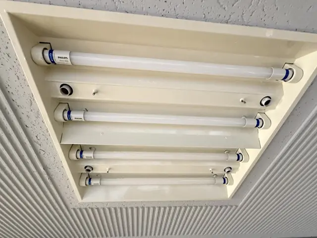 蛍光灯は2027年で生産終了！！電気工事のプロが丁寧施工！サービスの画像