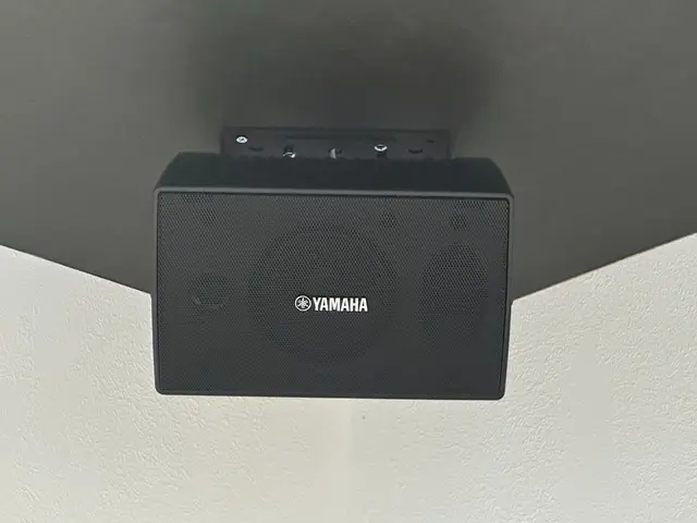 天吊り、壁掛けスピーカー取り付け！工事保証付きサービスの画像