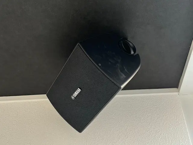 天吊り、壁掛けスピーカー取り付け！工事保証付きサービスの画像