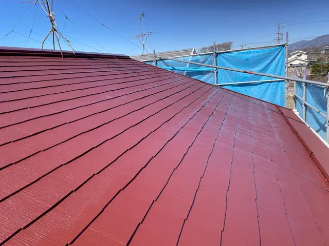 屋根塗装お任せください！耐久年数10年以上!プロの技術を業者価格でご提供。サービスの画像