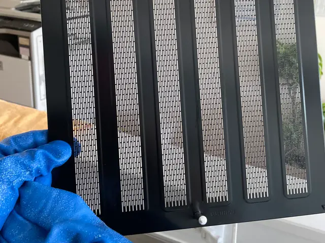 油をと水を結合させて落とすので、塗装が剥げにくい高品質の換気扇クリーニングサービスの画像