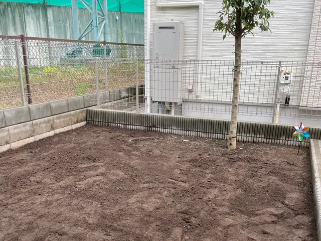 【緊急事態です】人工芝の仕事を下さい！お願いします！サービスの画像